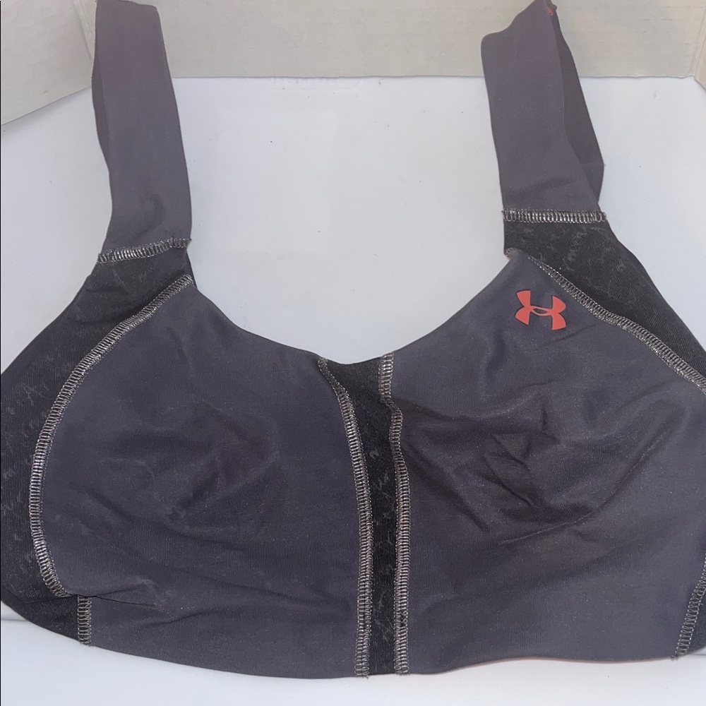 Under Armour black adjustable sports bra size 34D